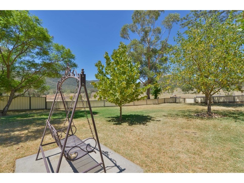 90 Woodside Chase, Tamworth NSW 2340
