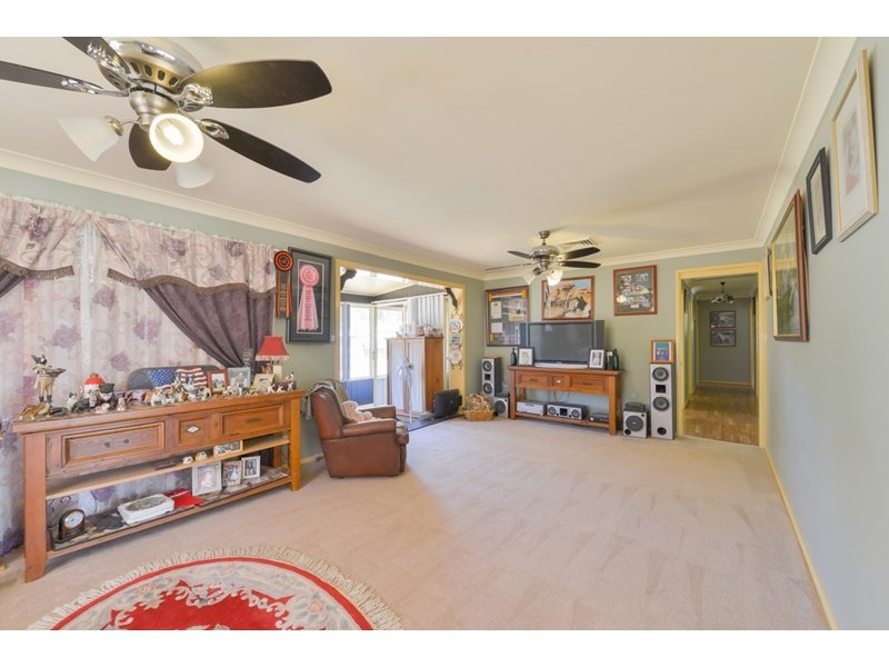 90 Woodside Chase, Tamworth NSW 2340