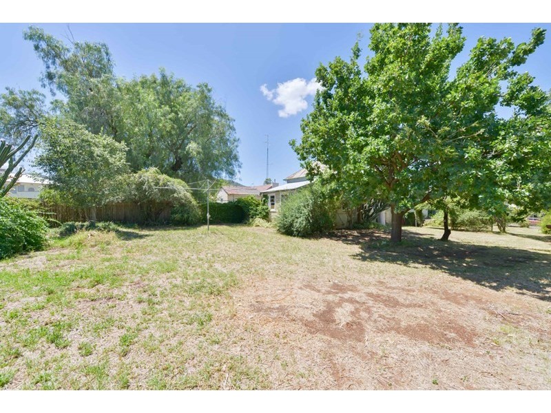 160 and 160A North Street, Tamworth NSW 2340