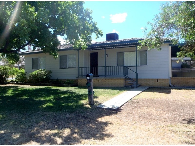 17 Milburn Road, Tamworth NSW 2340