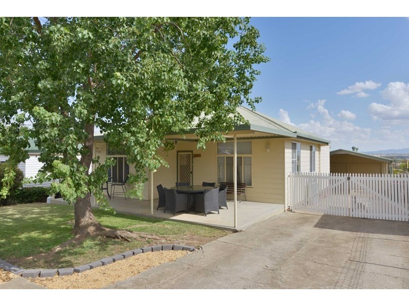 27 Peel Street, Tamworth NSW 2340