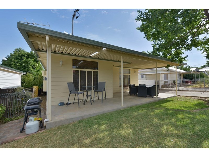 27 Peel Street, Tamworth NSW 2340