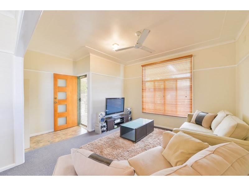 27 Peel Street, Tamworth NSW 2340