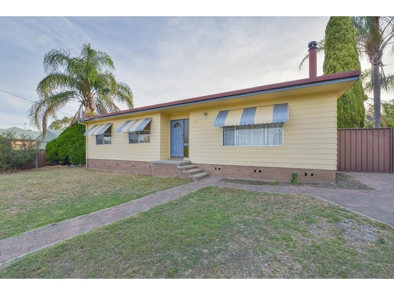 17 Carole Drive, Kootingal NSW 2352