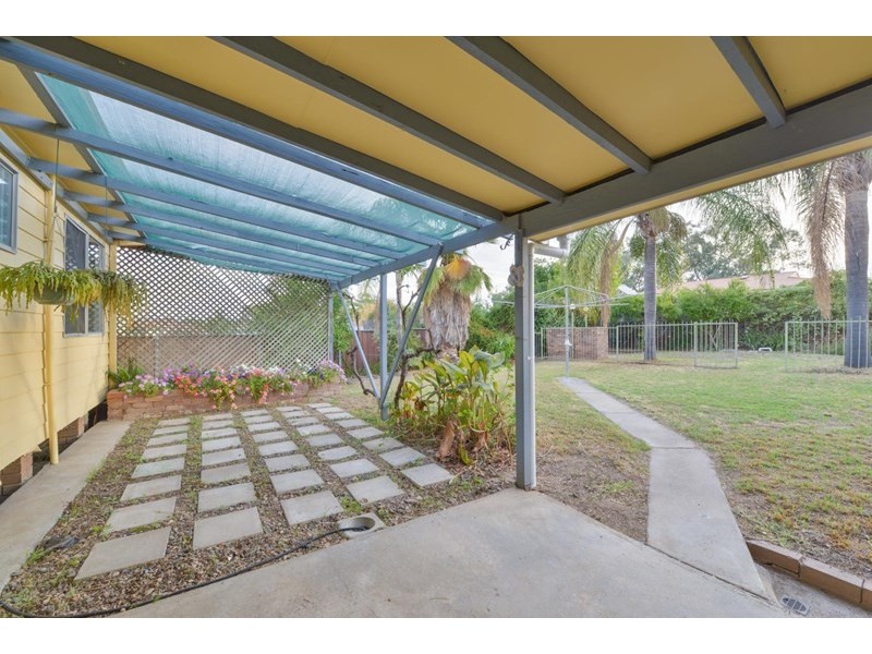 17 Carole Drive, Kootingal NSW 2352