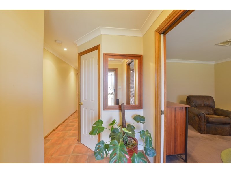 21 Warburton Drive, Westdale NSW 2340