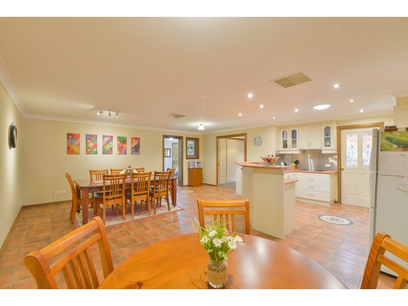 21 Warburton Drive, Westdale NSW 2340