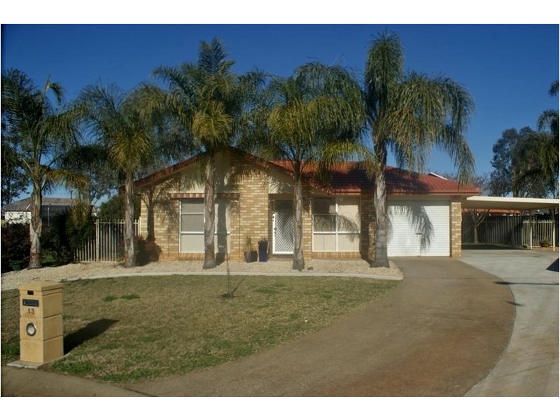 13 Caley Close, Tamworth NSW 2340