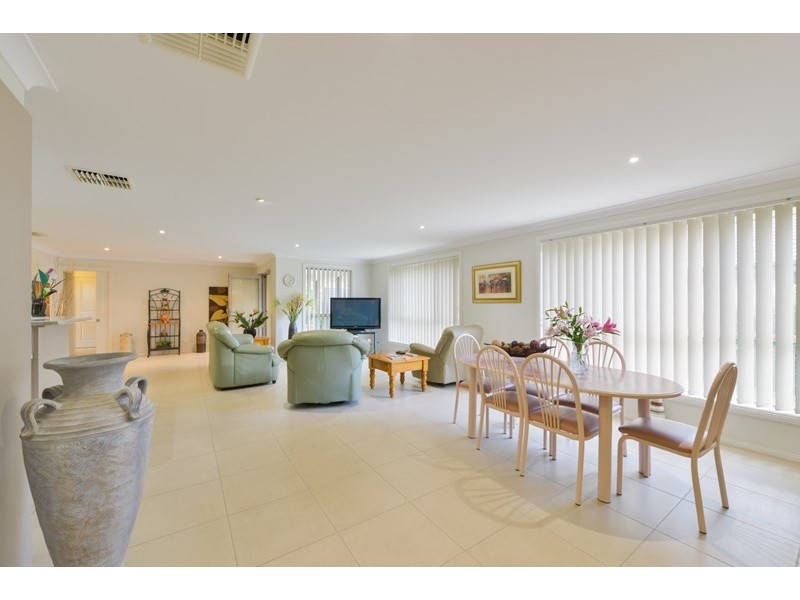 77 The Heights, Tamworth NSW 2340