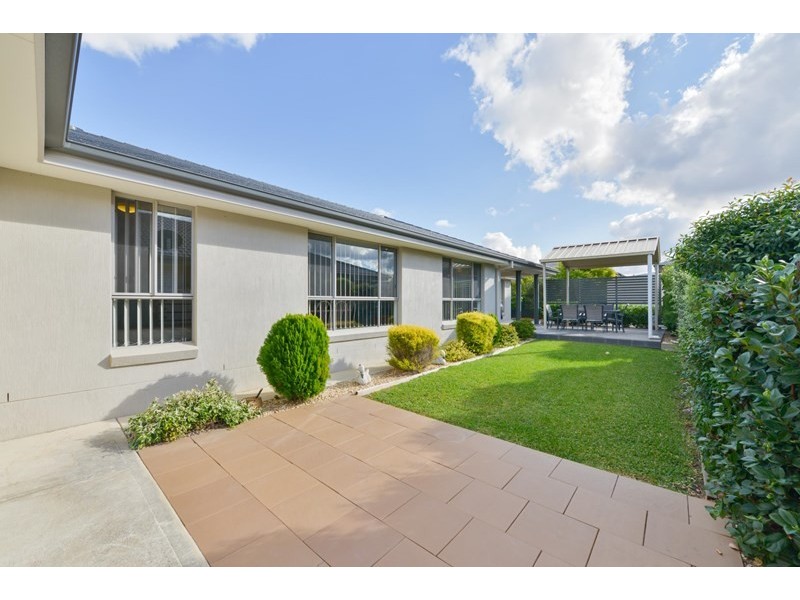 77 The Heights, Tamworth NSW 2340