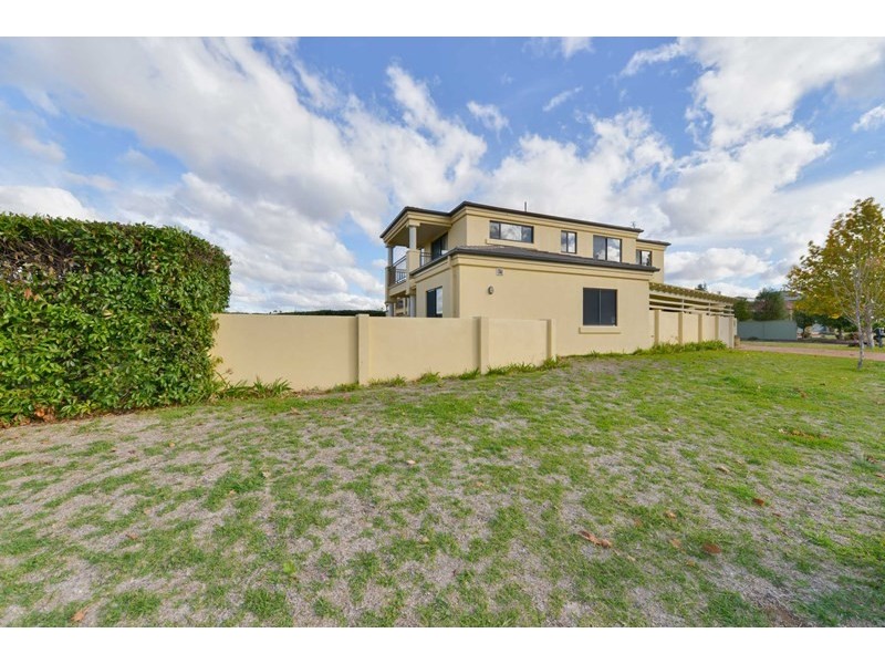 1/45 The Grange, Tamworth NSW 2340