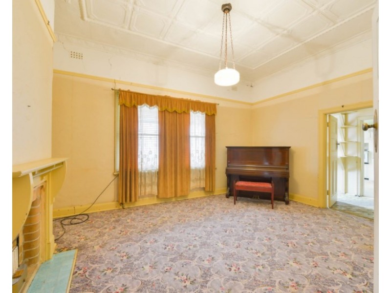 107 Carthage Street, Tamworth NSW 2340