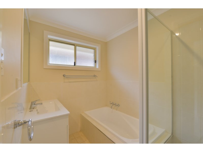 6B Iris Close, Kootingal NSW 2352