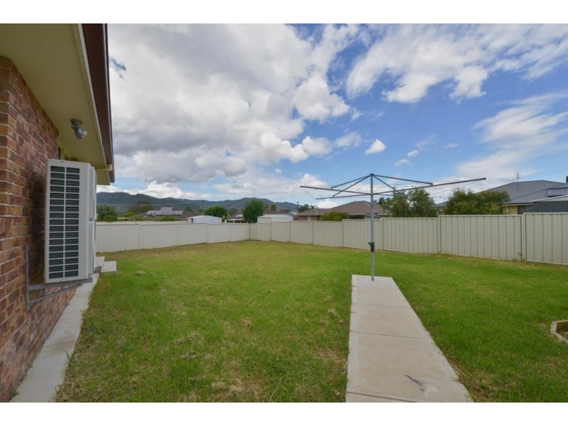 6B Iris Close, Kootingal NSW 2352