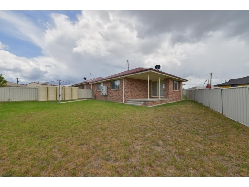 6B Iris Close, Kootingal NSW 2352