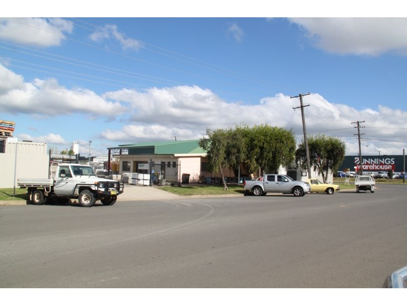 14-16 Lockheed Street, Tamworth NSW 2340