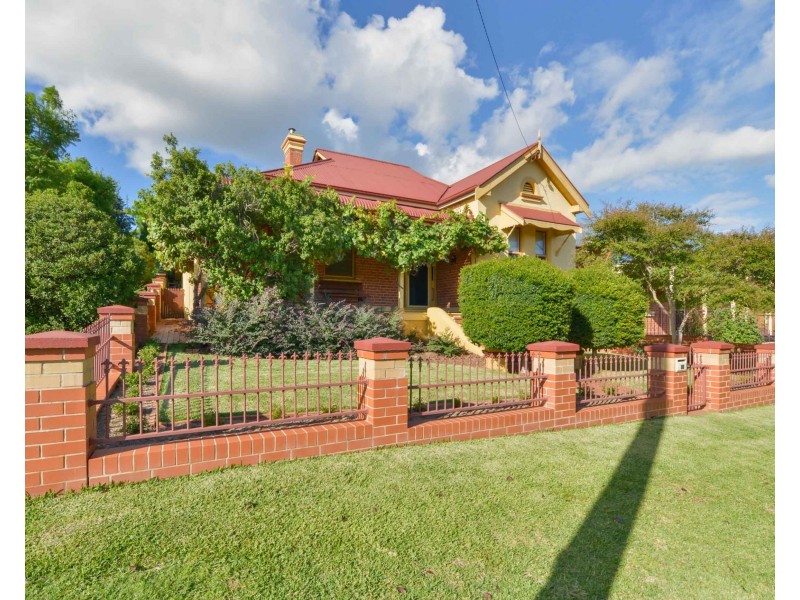 42 Carthage Street, Tamworth NSW 2340