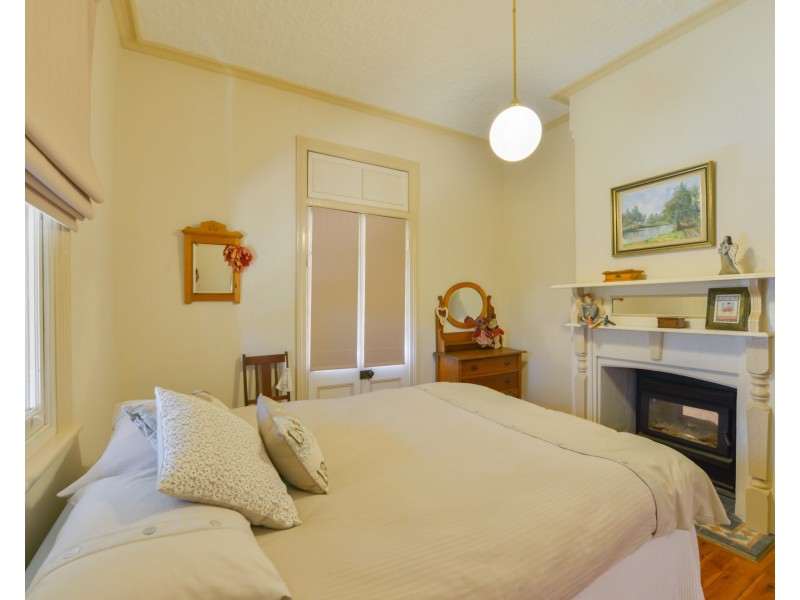 42 Carthage Street, Tamworth NSW 2340