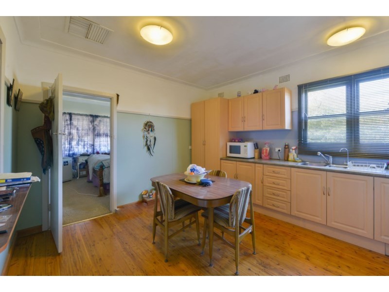 33 Edgeroy Street, Tamworth NSW 2340