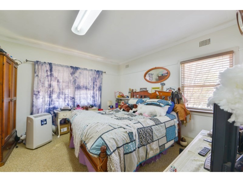 33 Edgeroy Street, Tamworth NSW 2340