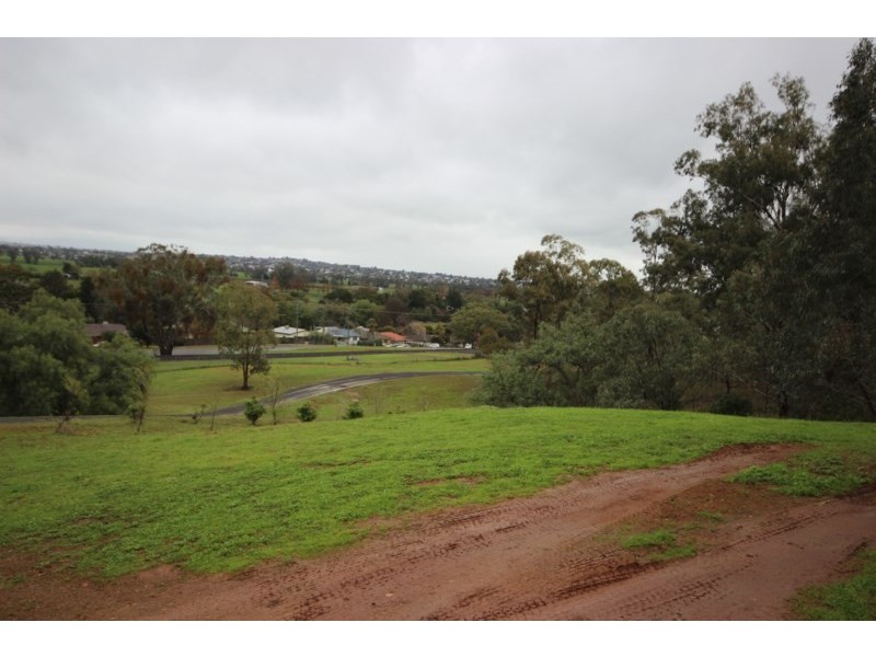 64 Valley Drive, Tamworth NSW 2340