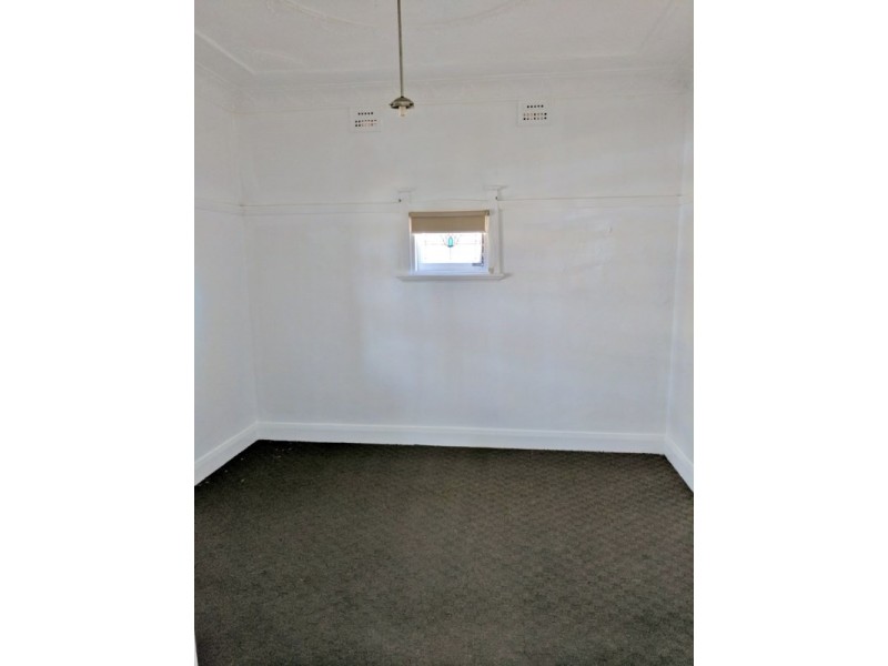 69 Crown Street, Tamworth NSW 2340