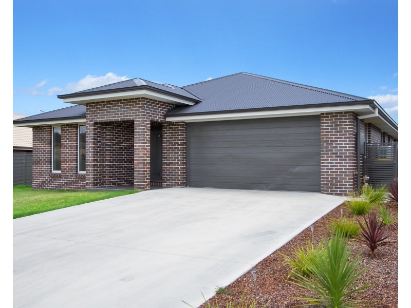 23 Grand Meadows Drive, Tamworth NSW 2340