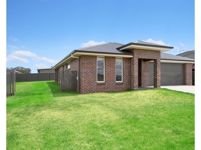 23 Grand Meadows Drive, Tamworth NSW 2340