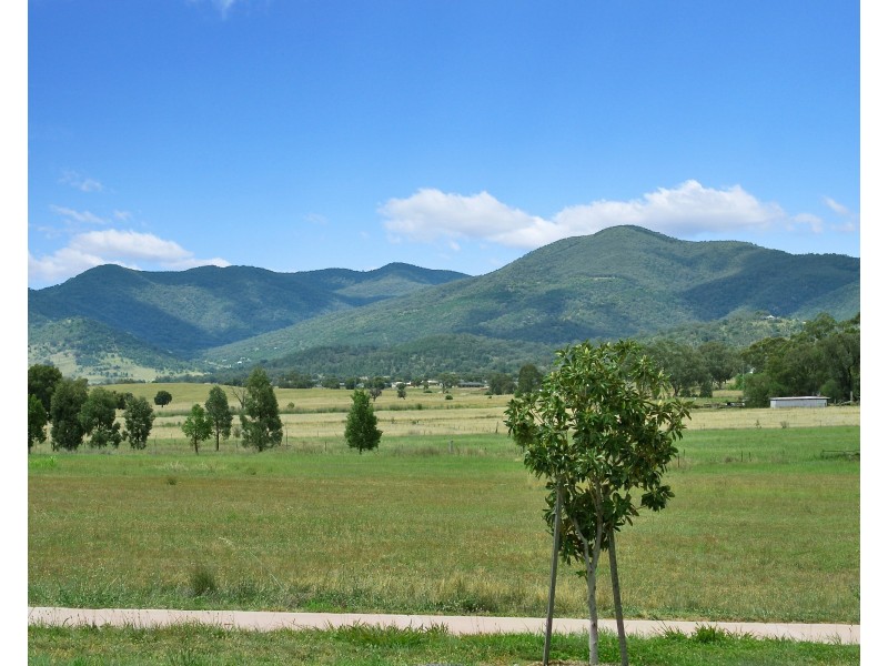 23 Grand Meadows Drive, Tamworth NSW 2340