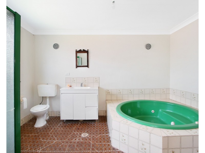 2 Rawson Avenue, North Tamworth NSW 2340