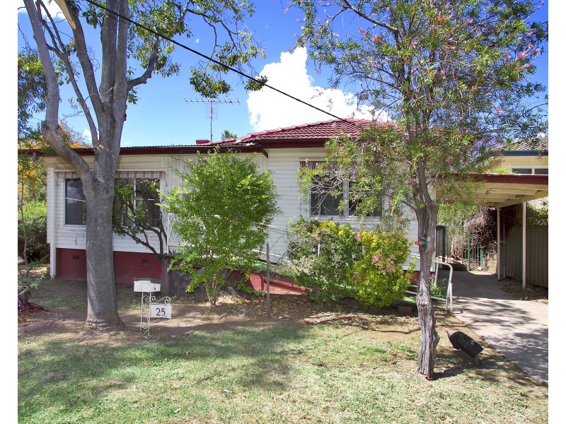 25 Marnola Crescent, Tamworth NSW 2340