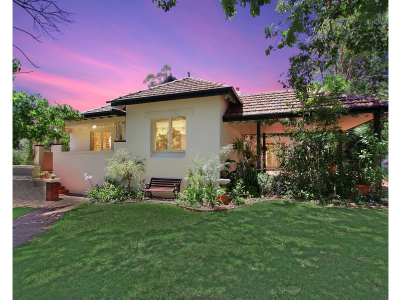 136 Napier Street, Tamworth NSW 2340