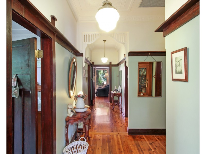 136 Napier Street, Tamworth NSW 2340