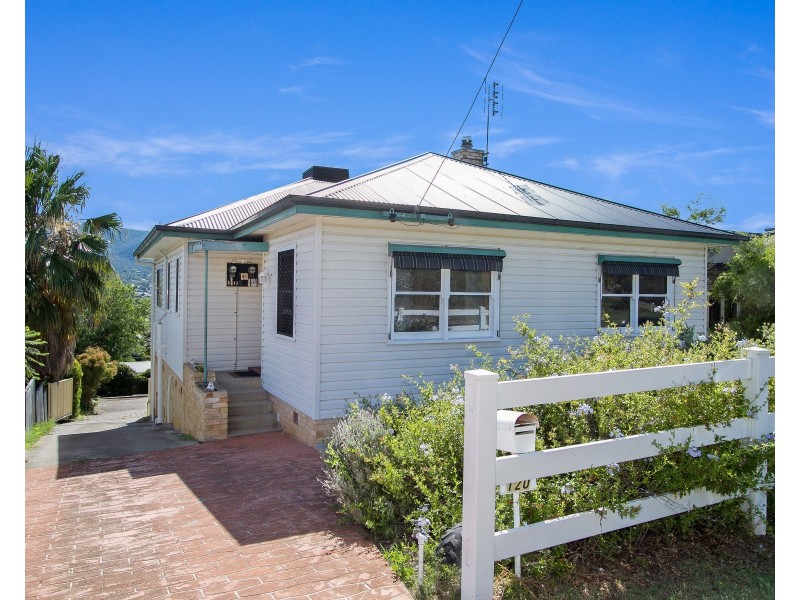 120 Crown Street, Tamworth NSW 2340