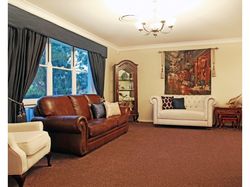 6 Woodburn Way, Tamworth NSW 2340