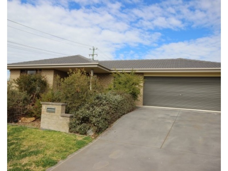 1 Stanley Close, Tamworth NSW 2340