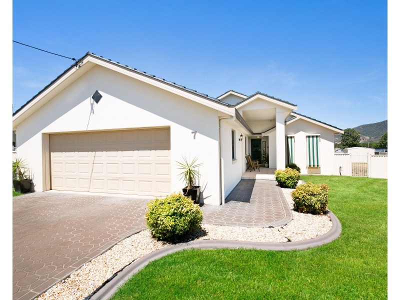 7 Banksia Close, Kootingal NSW 2352