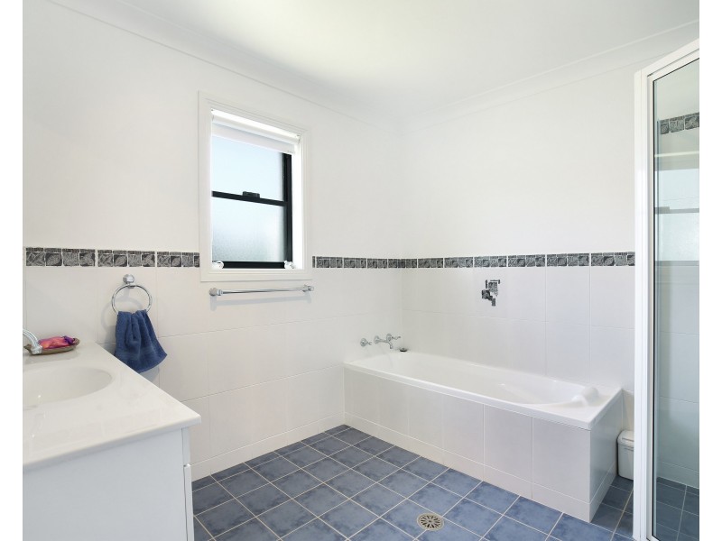 7 Banksia Close, Kootingal NSW 2352