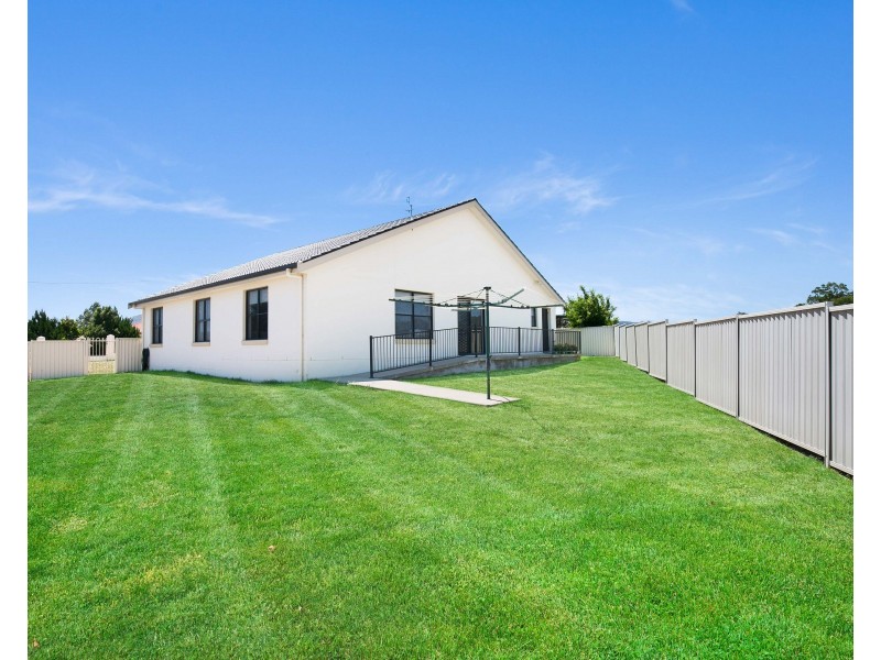 7 Banksia Close, Kootingal NSW 2352