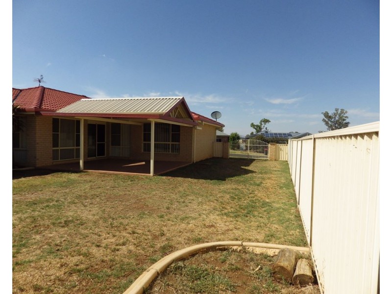 52 Boronia Drive, Tamworth NSW 2340