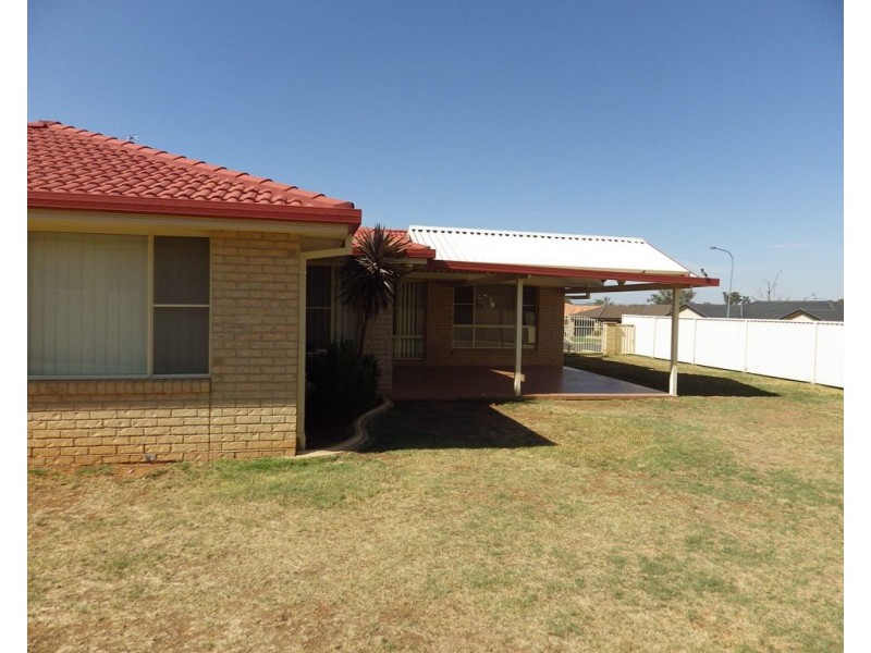 52 Boronia Drive, Tamworth NSW 2340