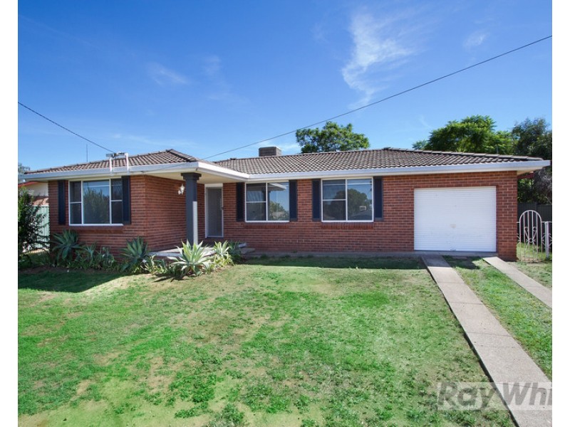 8 Jemmy Place, Tamworth NSW 2340