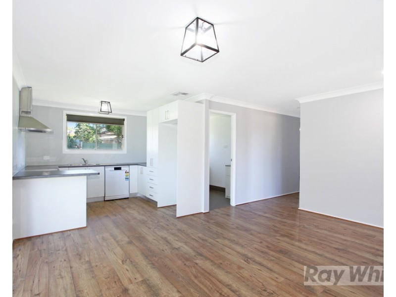 8 Jemmy Place, Tamworth NSW 2340