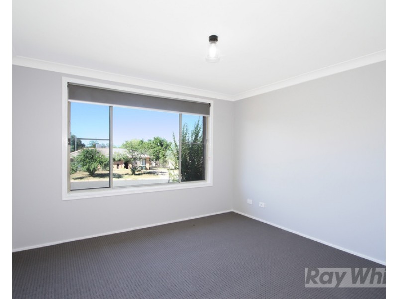 8 Jemmy Place, Tamworth NSW 2340