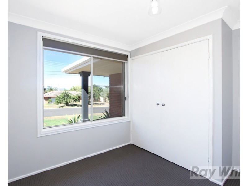 8 Jemmy Place, Tamworth NSW 2340