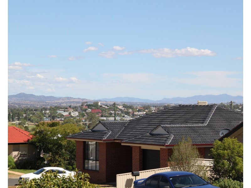 1/2 Warrabah Close, Tamworth NSW 2340