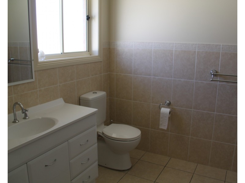 1/2 Warrabah Close, Tamworth NSW 2340