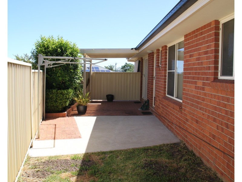 1/2 Warrabah Close, Tamworth NSW 2340