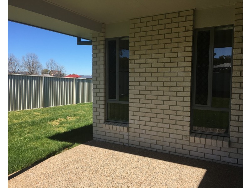 50 Tulipwood Crescent, Tamworth NSW 2340