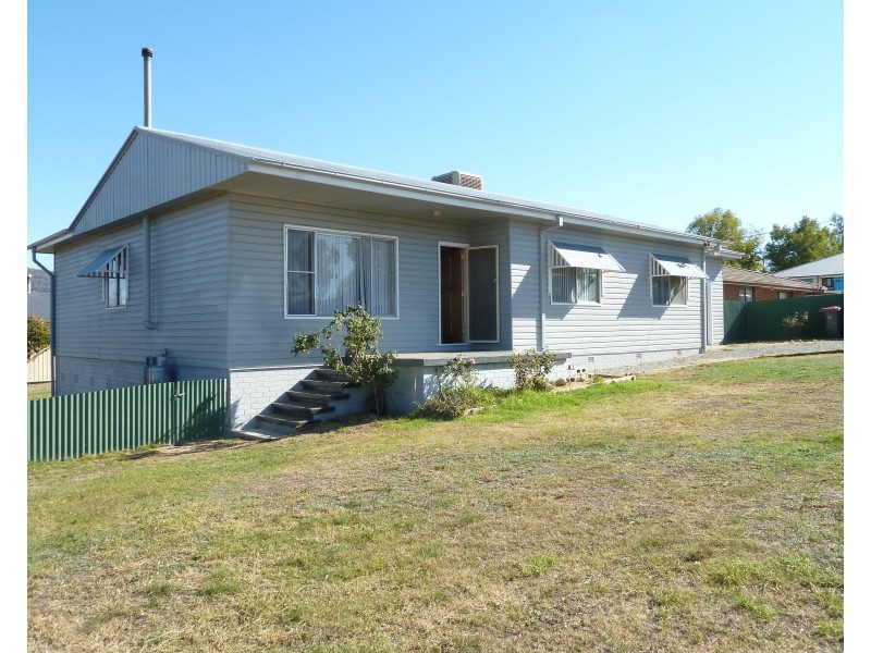 24 Denman Avenue, Kootingal NSW 2352